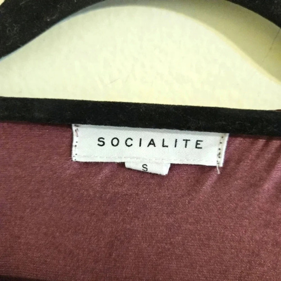 Socialite Burgundy Faux Wrap Dress - Picture 5 of 6